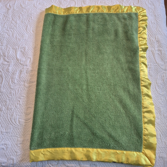 John Deere girls 31" X 40" green & yellow embroidered blanket, GUC - Picture 5 of 6